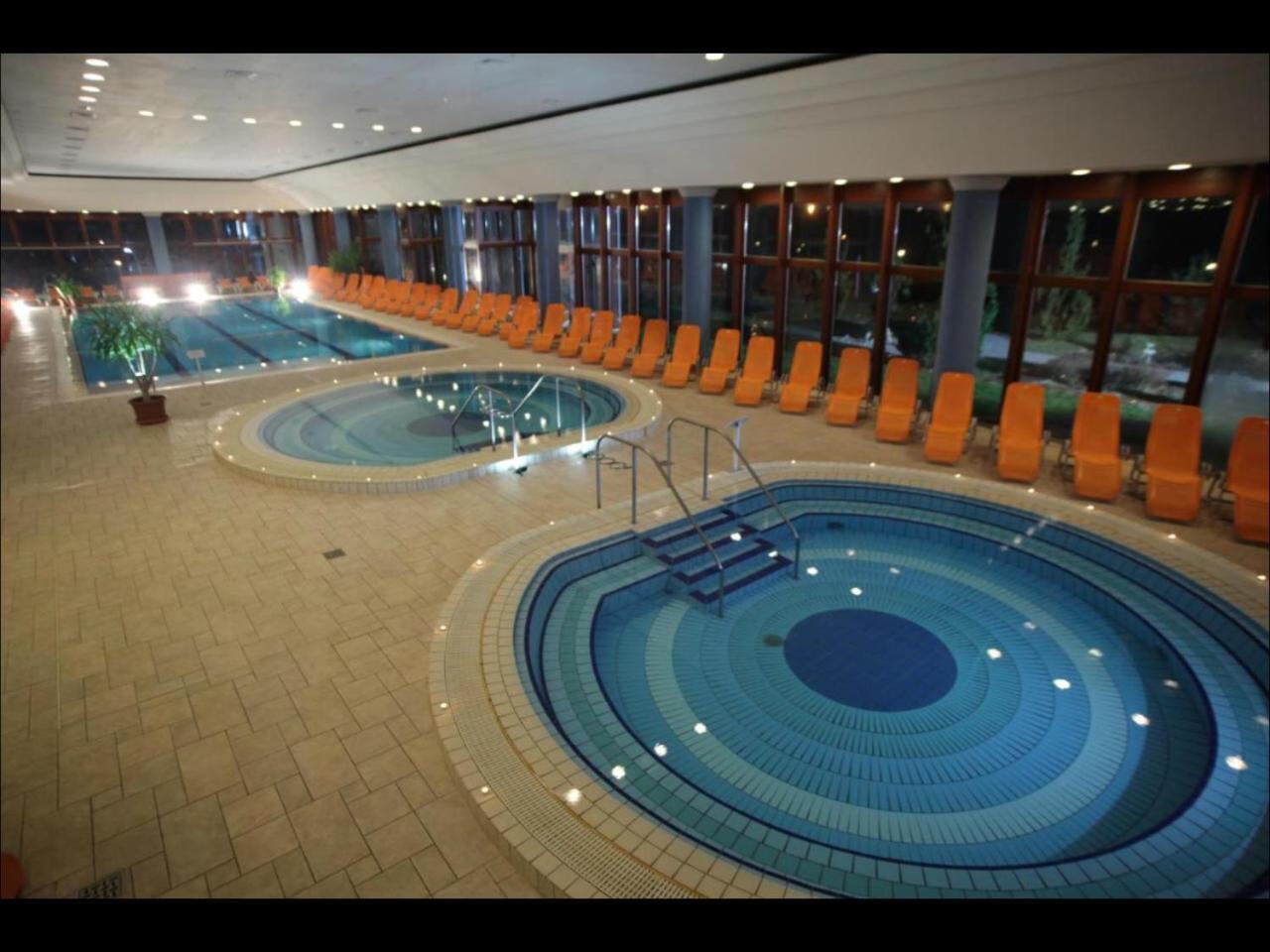 Apartman Golf Lux Buk Luaran gambar