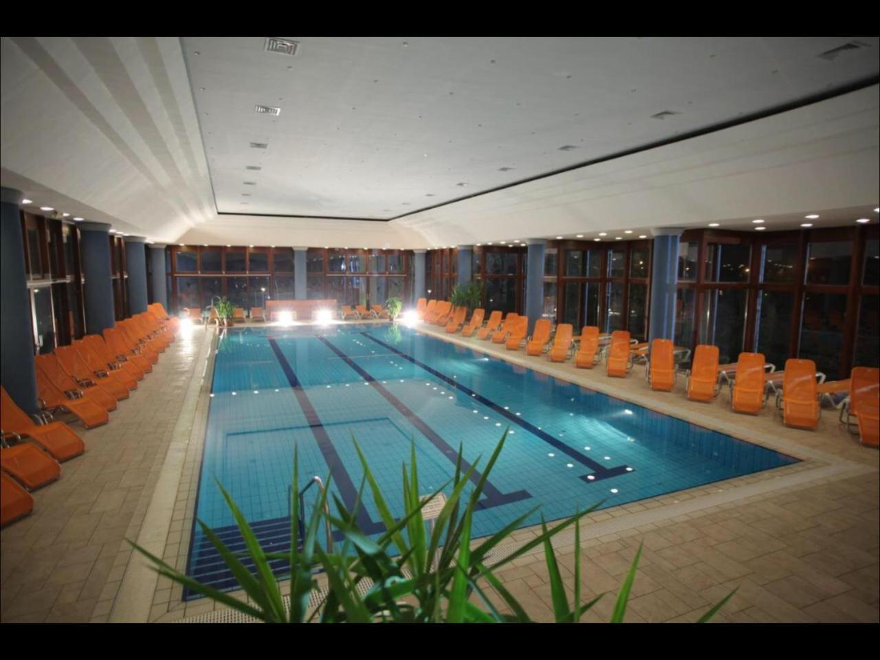 Apartman Golf Lux Buk Luaran gambar